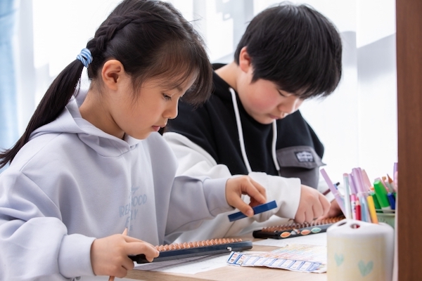 そろばんに通う子ども