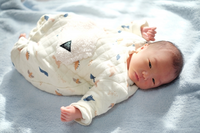 赤ちゃんが布団を蹴る理由