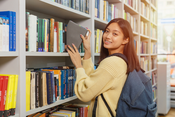 女子大学生でリュックはダサいのイメージ画像