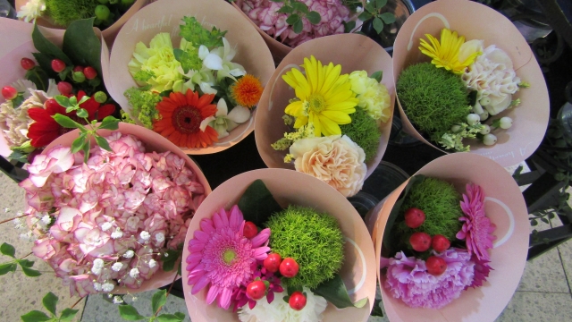 色々な種類の花束